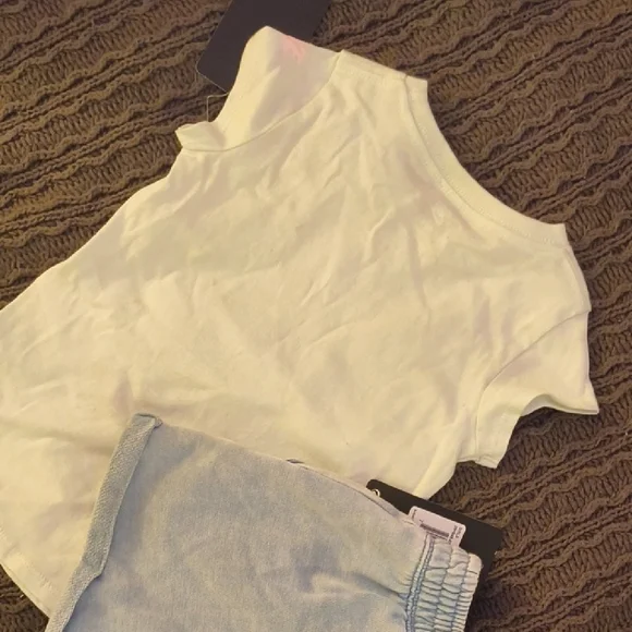 Nike Kids White Tee with Pink and Blue Graphic - Picture 3 of 5